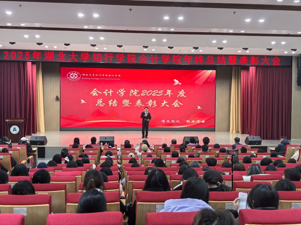 会议室里的人们  AI 生成的内容可能不正确。